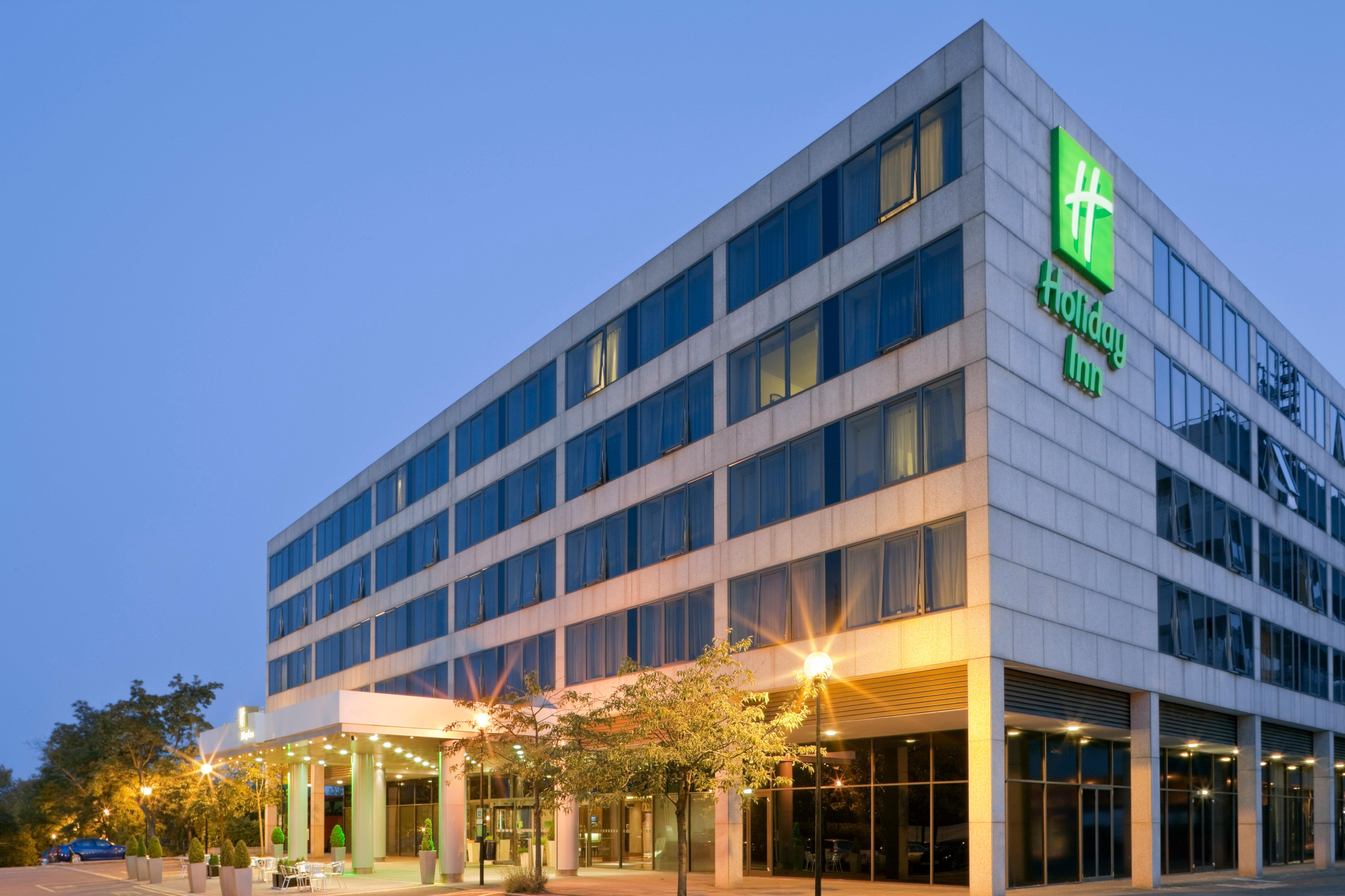 Holiday Inn Milton Keynes Central, An Ihg Hotel Εξωτερικό φωτογραφία