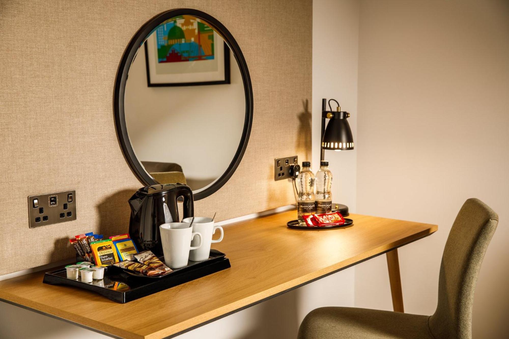 Holiday Inn Milton Keynes Central, An Ihg Hotel Εξωτερικό φωτογραφία