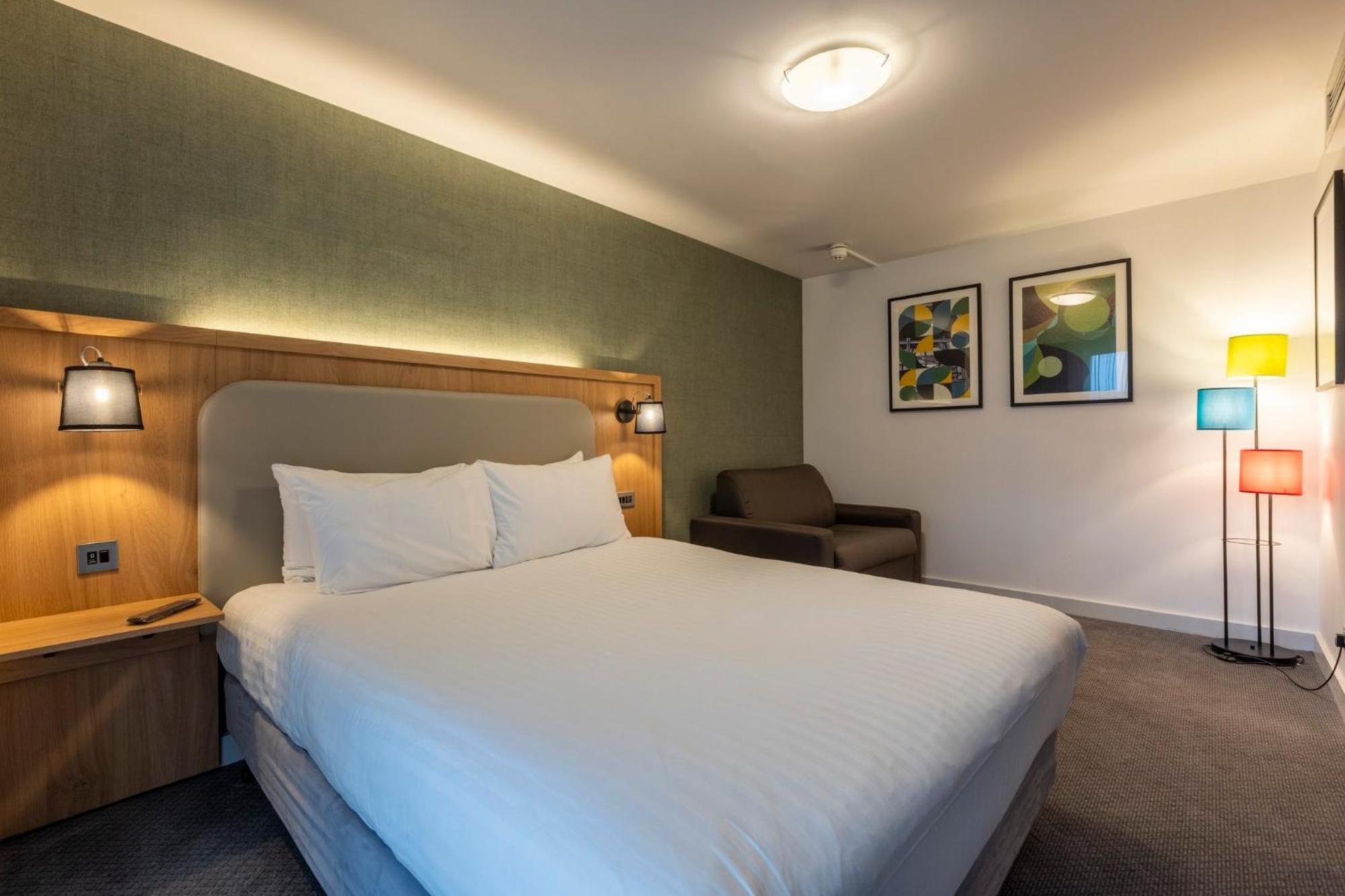 Holiday Inn Milton Keynes Central, An Ihg Hotel Εξωτερικό φωτογραφία