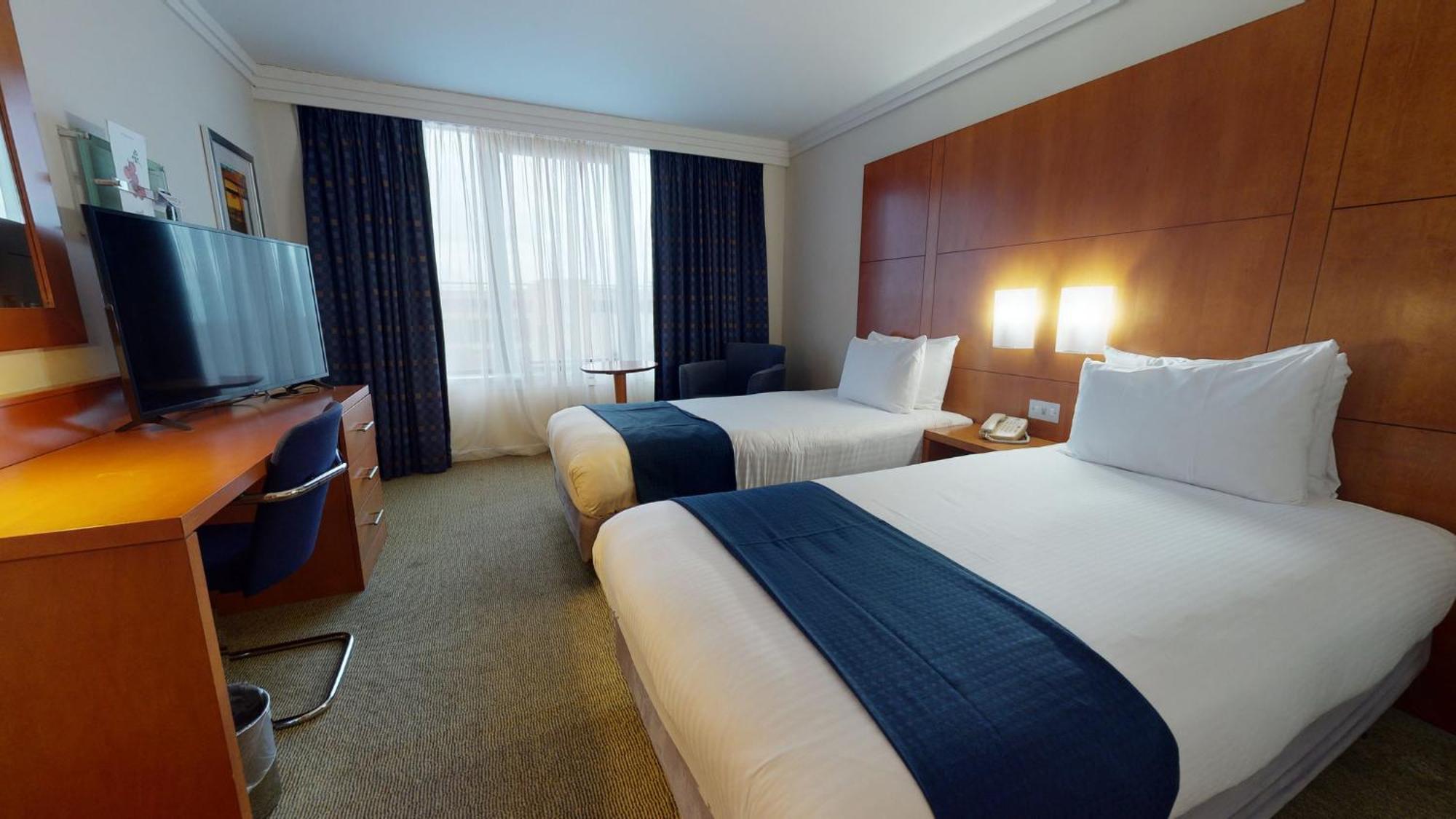 Holiday Inn Milton Keynes Central, An Ihg Hotel Εξωτερικό φωτογραφία