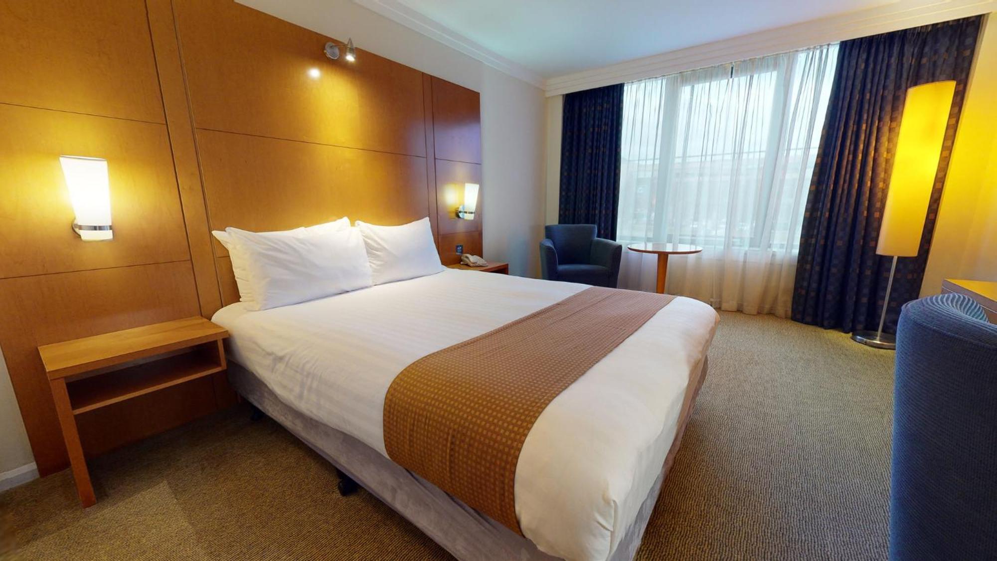 Holiday Inn Milton Keynes Central, An Ihg Hotel Εξωτερικό φωτογραφία