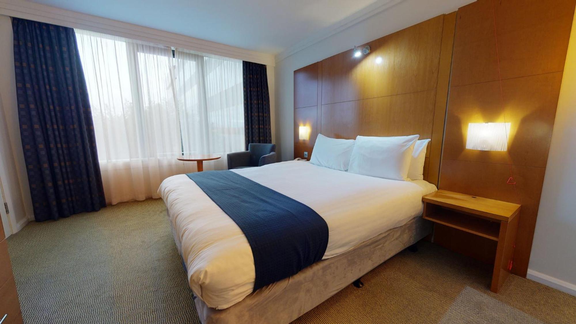 Holiday Inn Milton Keynes Central, An Ihg Hotel Εξωτερικό φωτογραφία