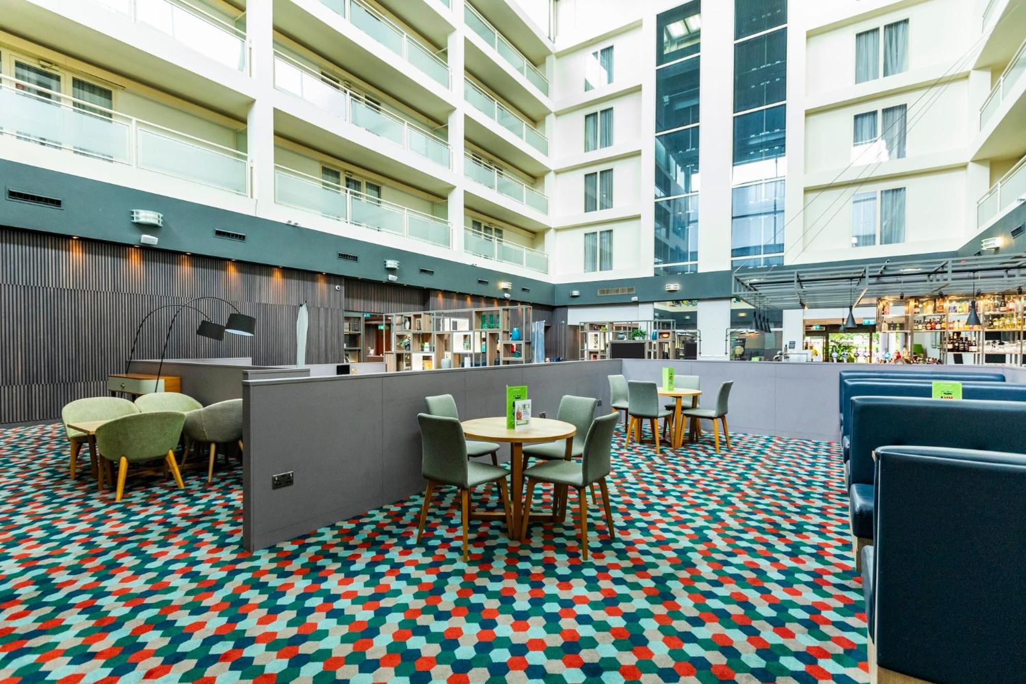 Holiday Inn Milton Keynes Central, An Ihg Hotel Εξωτερικό φωτογραφία