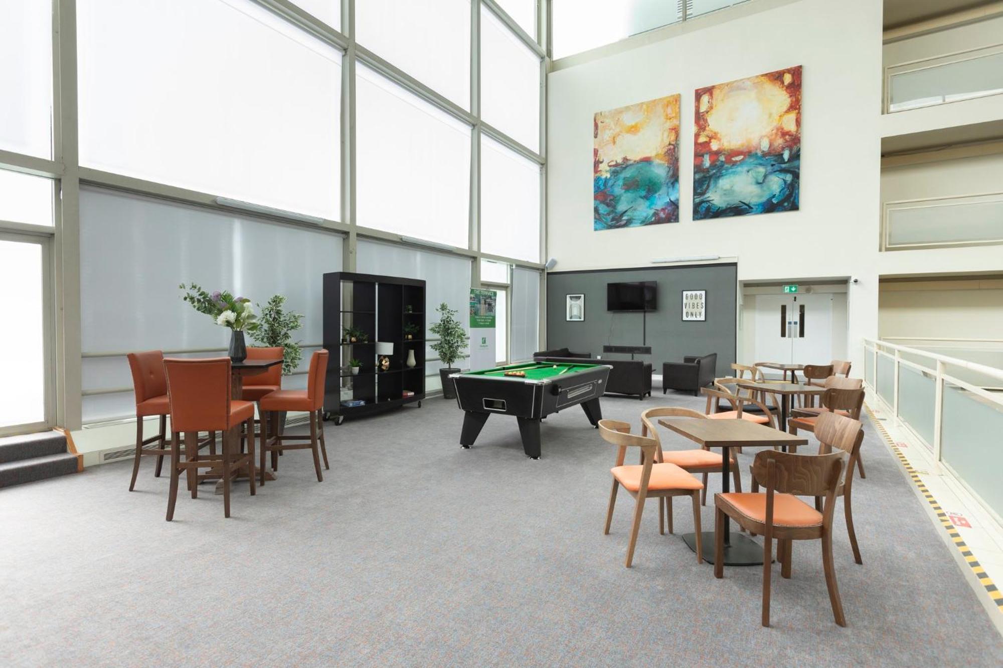 Holiday Inn Milton Keynes Central, An Ihg Hotel Εξωτερικό φωτογραφία