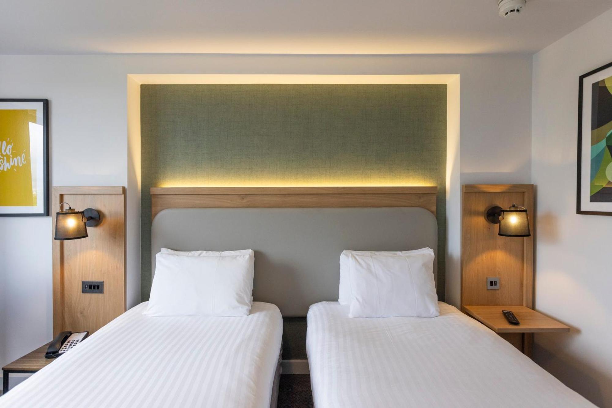 Holiday Inn Milton Keynes Central, An Ihg Hotel Εξωτερικό φωτογραφία